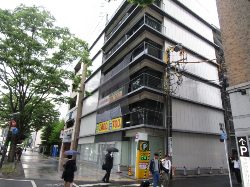 コニシビル 1階