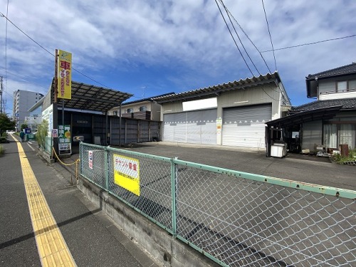 伊在貸倉庫事務所