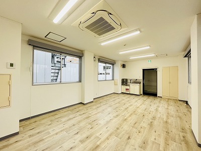 ADビル